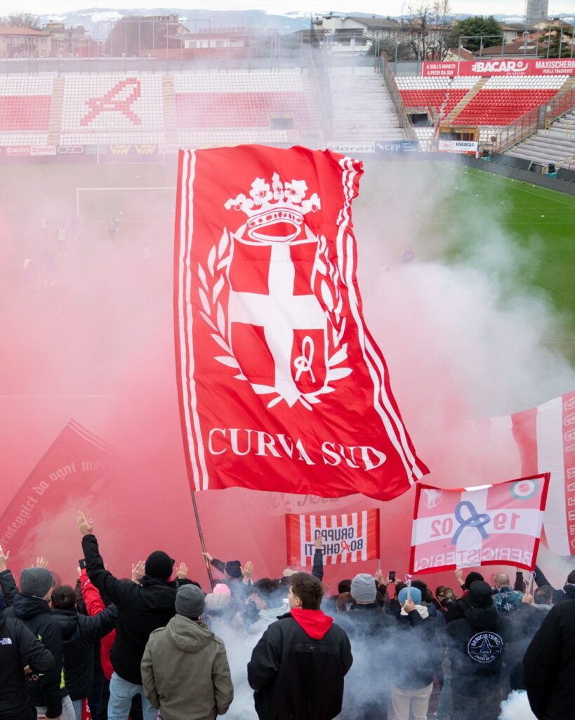 Tutti i colori della Curva Sud del Vicenza