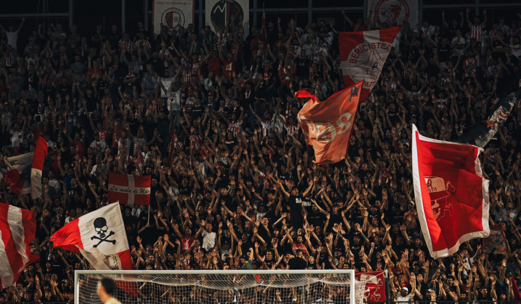 Tanti tifosi sono sempre presenti al Menti