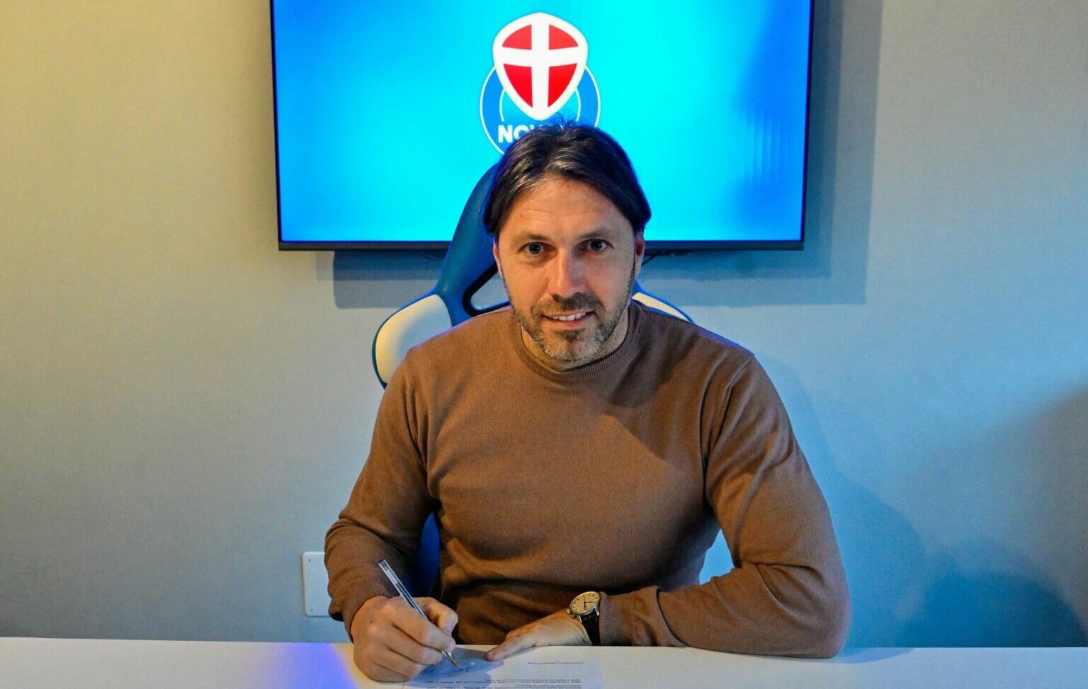 Dossena è l'allenatore del Novara