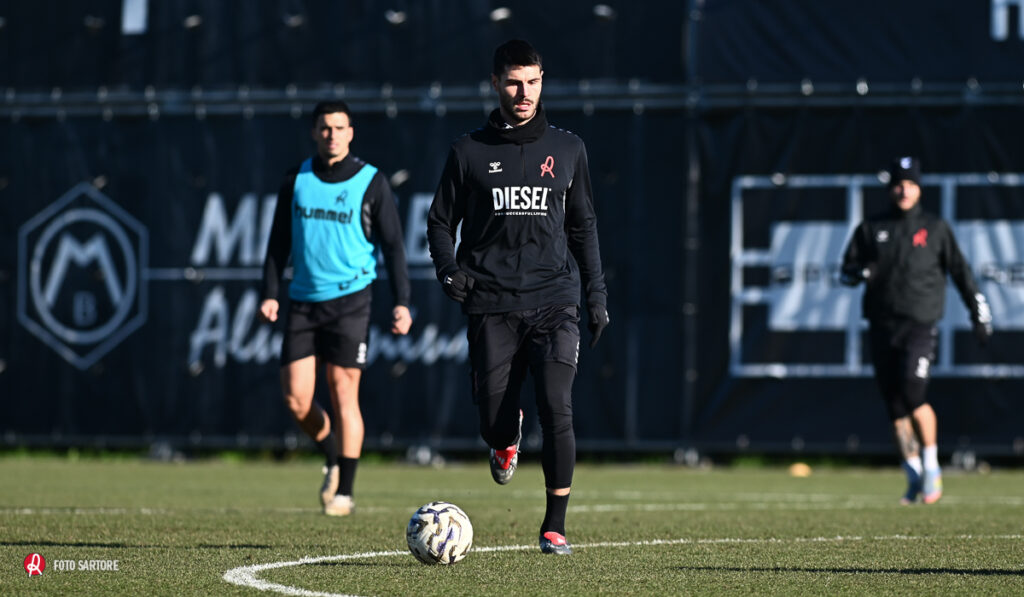 Lane in campo per preparare il derby