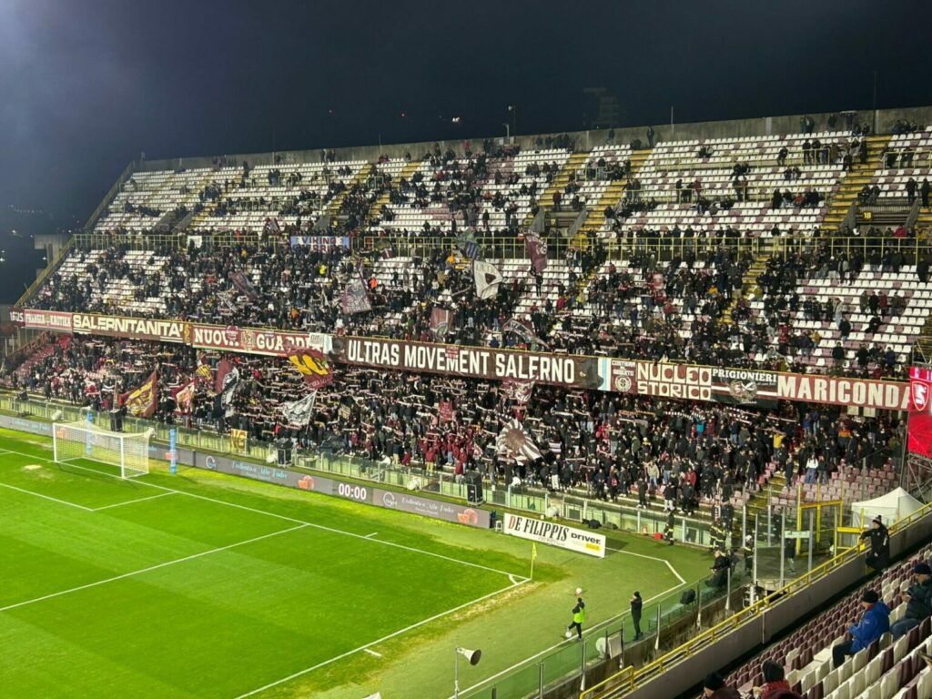 Contestazione dei tifosi della Salernitana