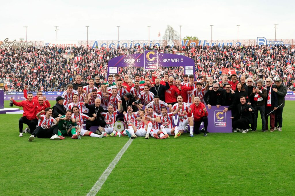 Festa del Vicenza consegna coppa