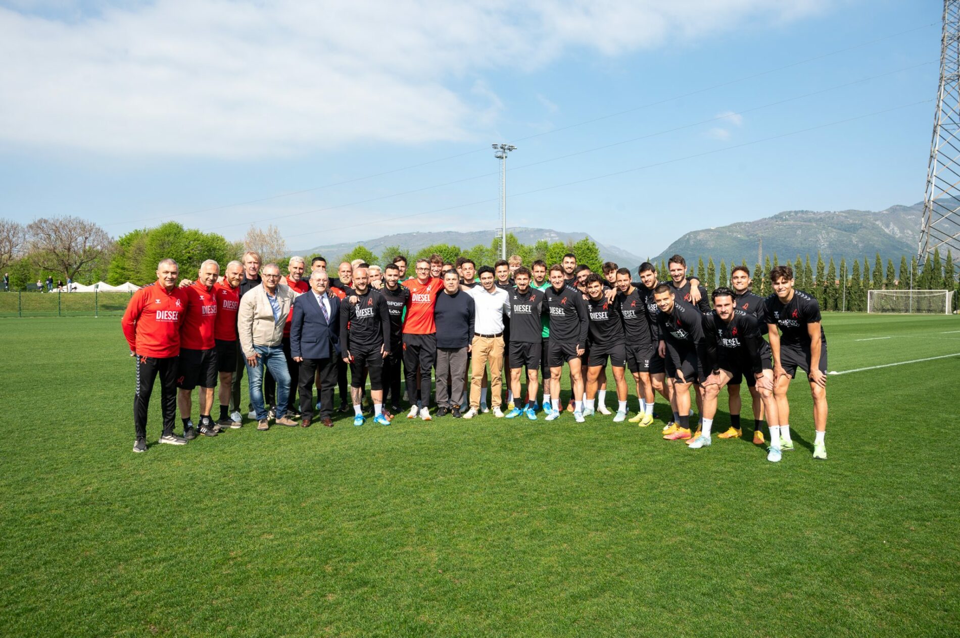 Foto di gruppo per i biancorossi